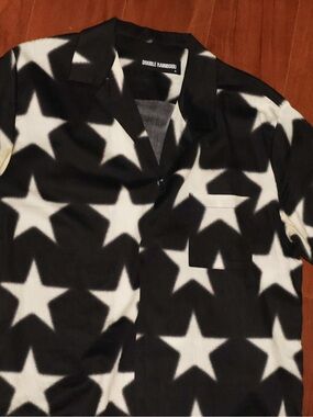 Men’s Black & White Star Print Button-Up Shirt